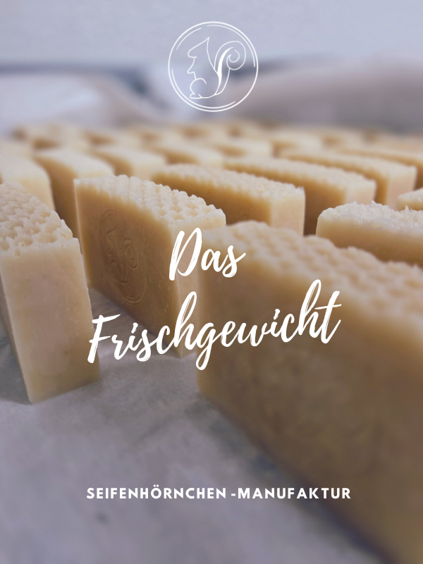 Karotte, Gurkenscheiben und Tomaten auf einem Teller mit dem Text "Gemüse in Seife?"